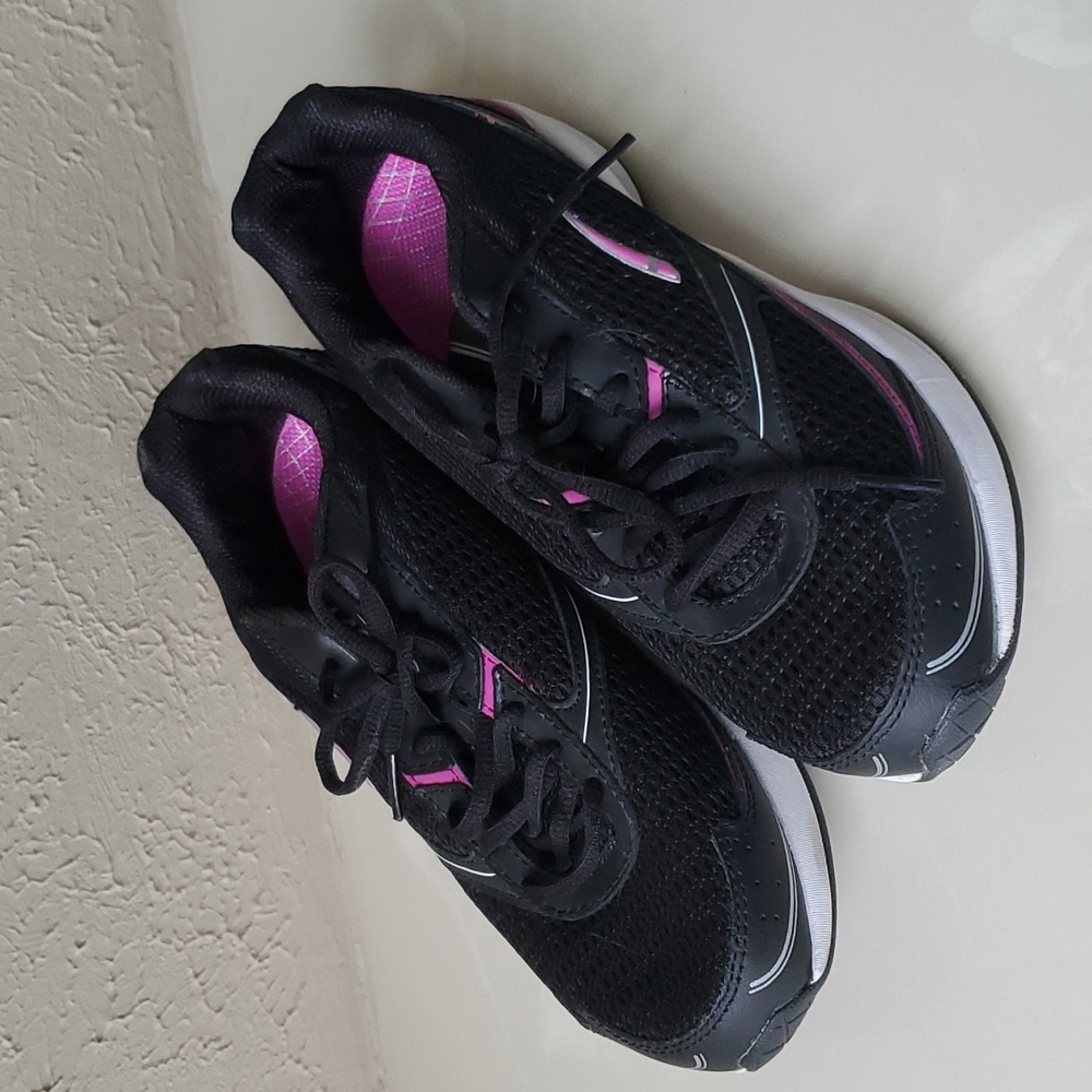 LAGear Walking Shoes Size 7